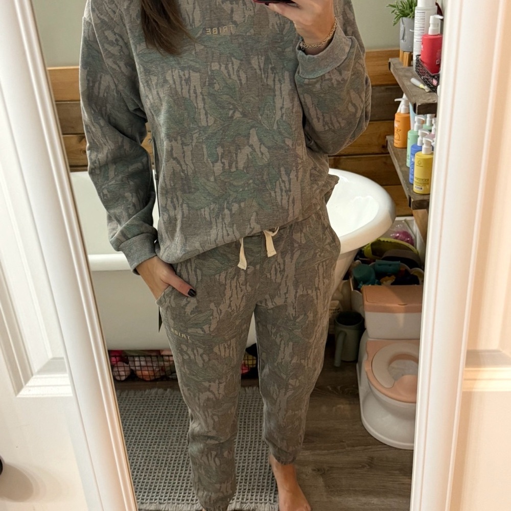 Tribe Kelley Sweatshirt and Joggers Set